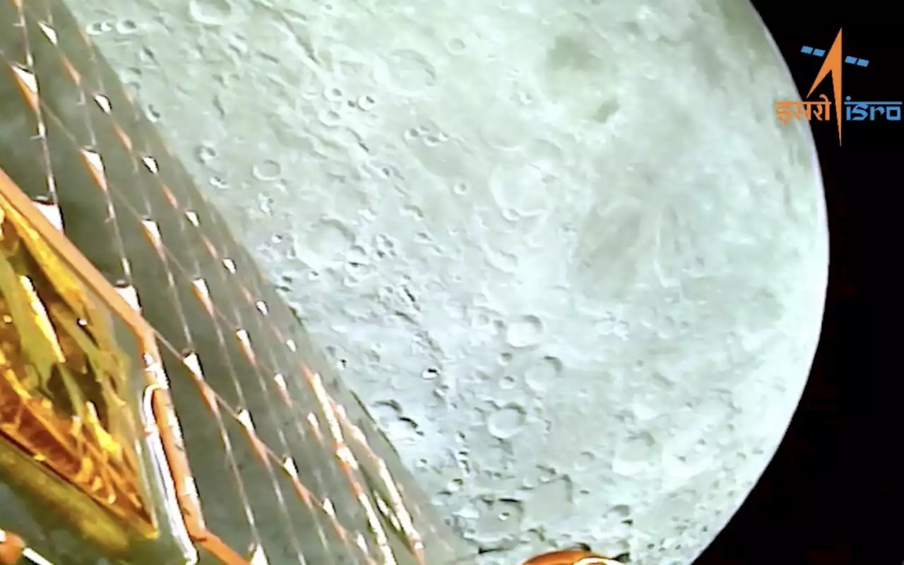 Misión espacial india envía sus primeras imágenes de la Luna | Video