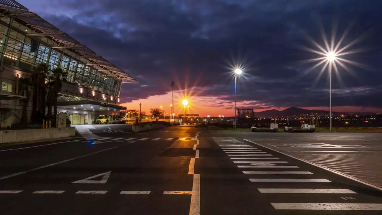 Cape Town International warns passengers of delays and long queues