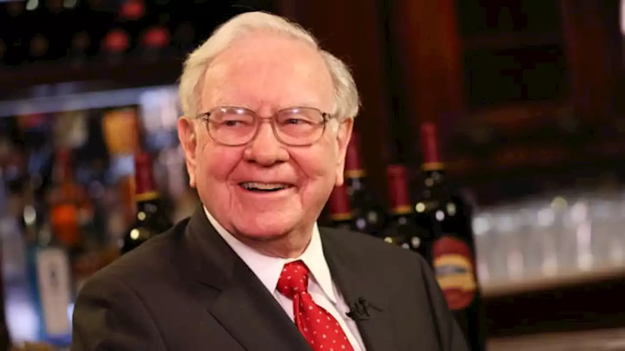 Berkshire shares reach all-time high on strong earnings and Buffett's cash pile