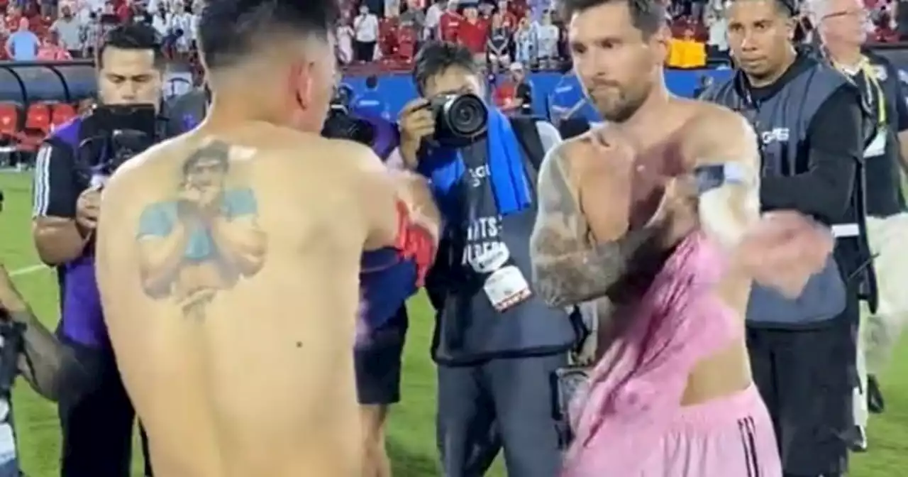 Messi cambió su camiseta con un Velasco que deslumbró con su tatuaje