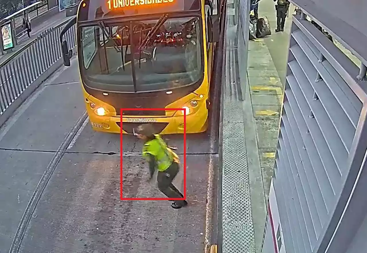 La valiente patrullera de Bogotá que persiguió a un ladrón de bolsos en TransMilenio