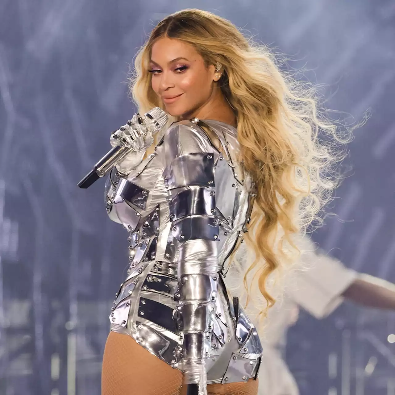 Beyoncé Pays DC Metro $100,000 to Stay Open an Extra Hour Amid Renaissance Tour Weather Delays - E! Online