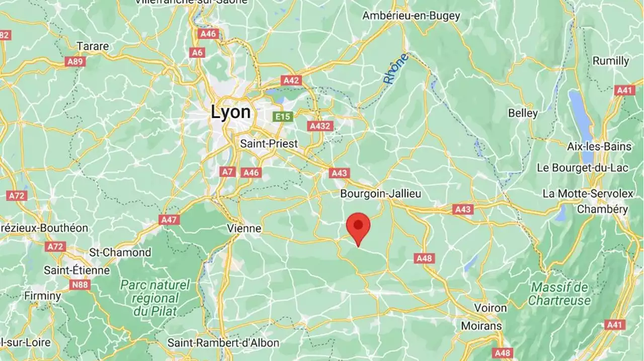 Découverte de deux corps dans un gîte en Isère : un homme en garde à vue et l'enquête requalifiée en 'assassinat'