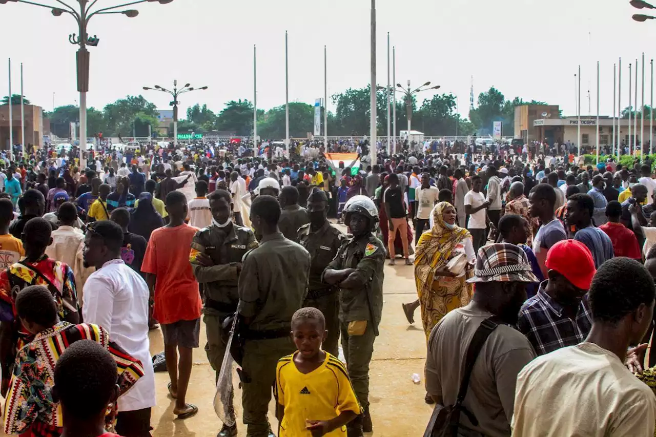 Niger closes airspace as it refuses to reinstate president