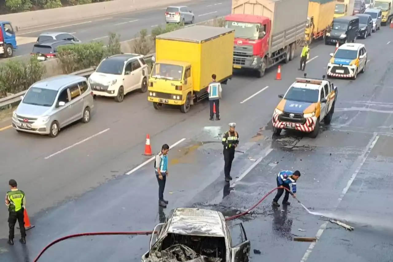 Innalillahi, Tabrakan Innova vs Truk di Tol Tangerang-Jakarta