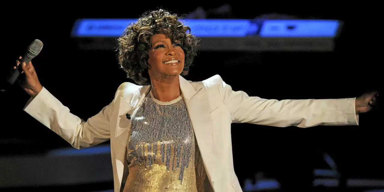 Le père de Whitney Houston l’a harcelée jusqu’à son lit d’hôpital