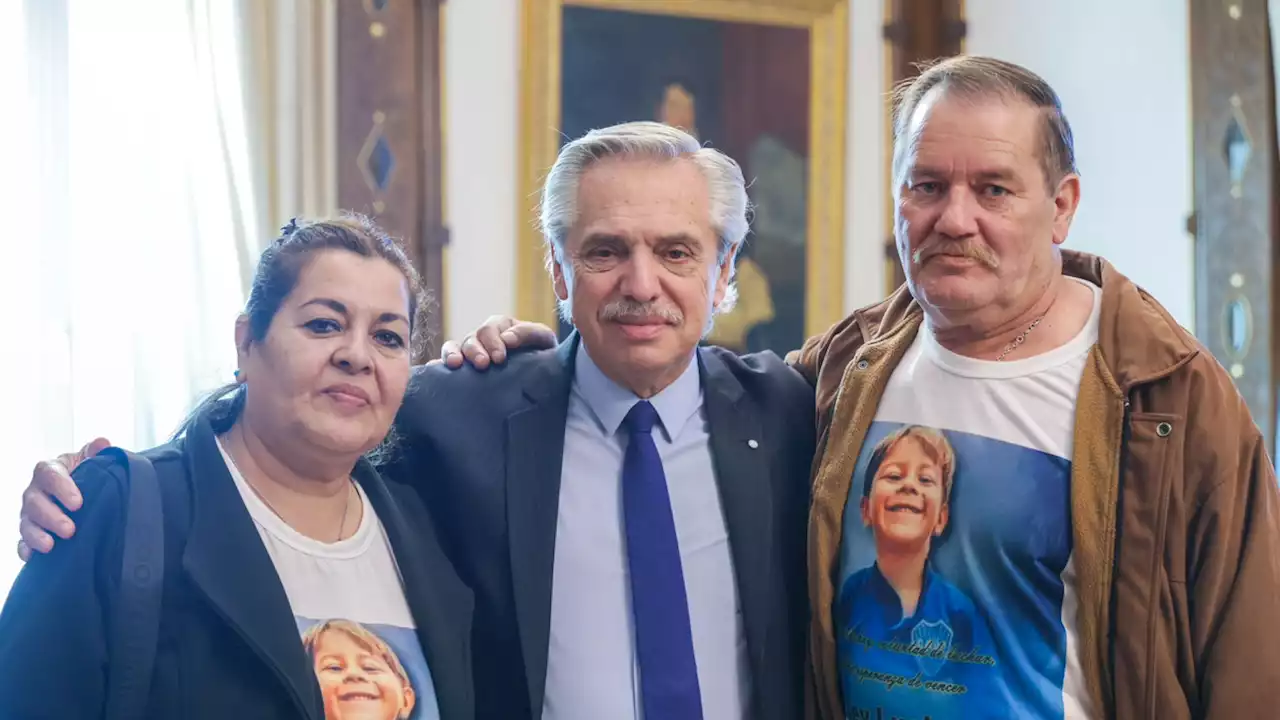 Alberto Fernández recibió este lunes al abuelo de Lucio Dupuy en la Casa Rosada