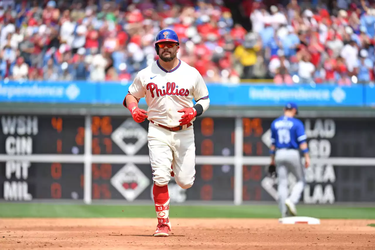 Schwarber's slump ends on special day at Citizens Bank Park