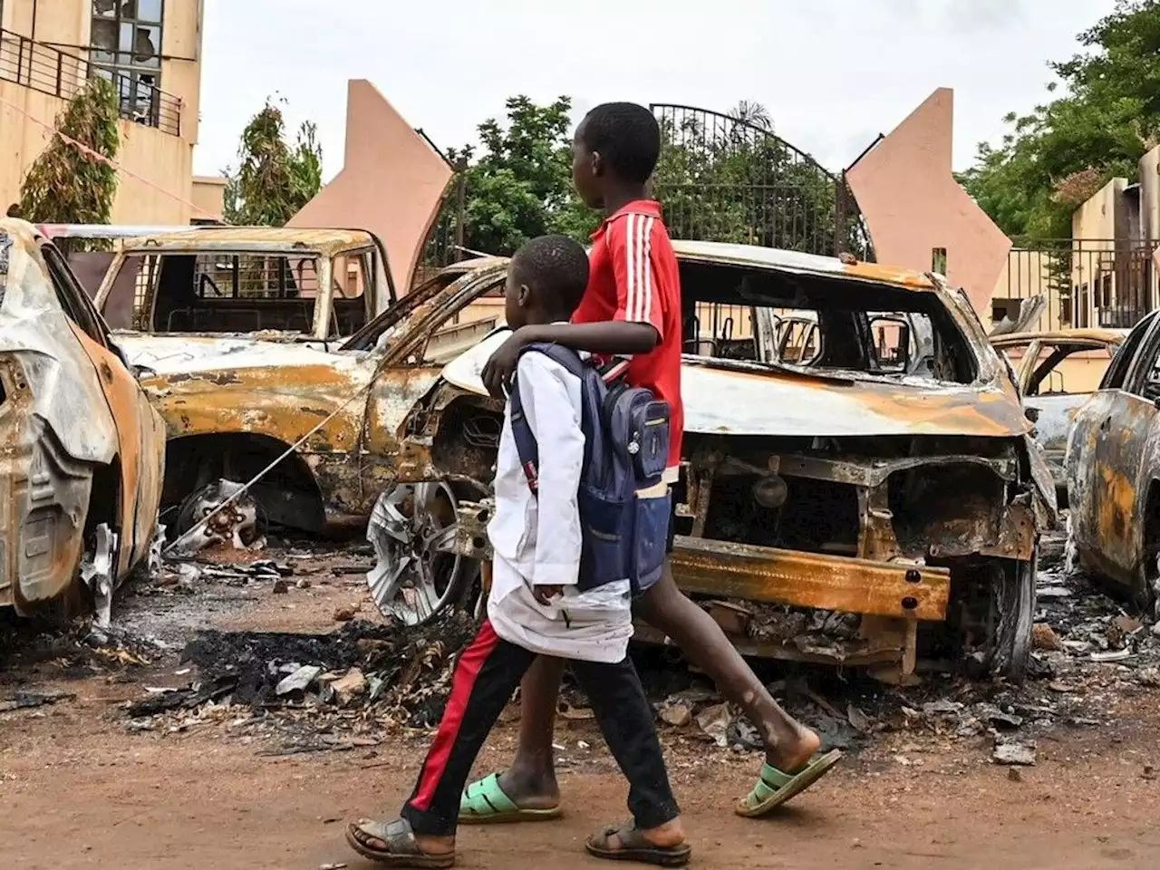 Niger's junta shuts airspace and accuses regional countries of planning to invade as deadline passes