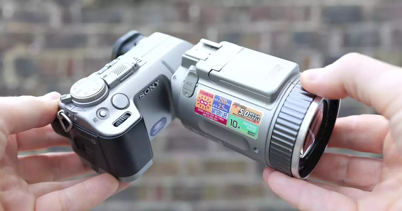 Sony's L-Shaped F707 Camera is Still Strange and Exciting 22 Years Later