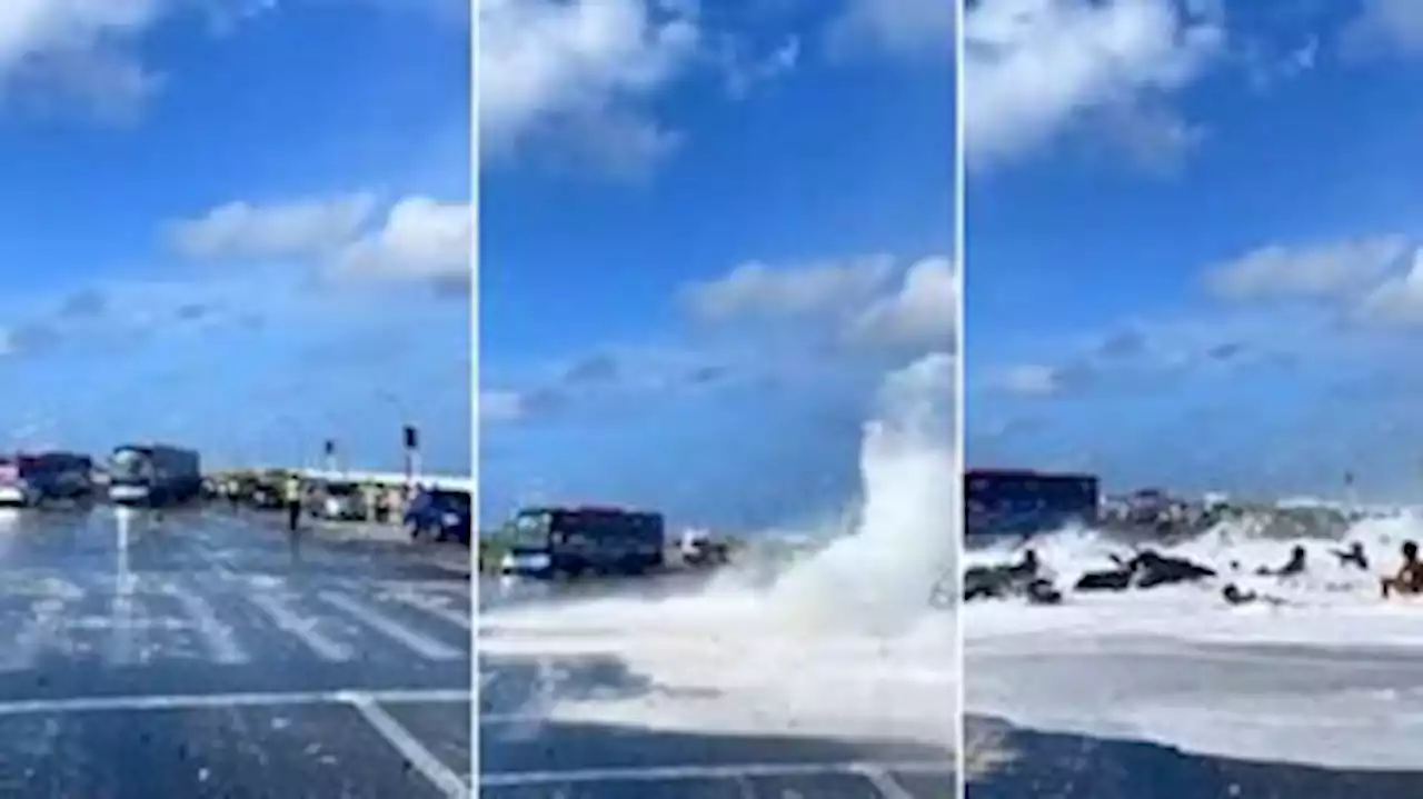 Ondas gigantes arrastam banhistas e veículos em ponte nas Maldivas; veja vídeo