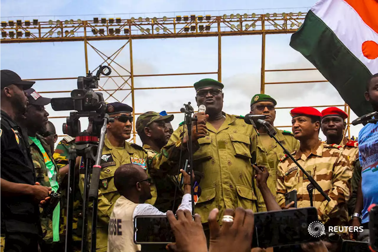 Niger closes airspace as it refuses to reinstate president