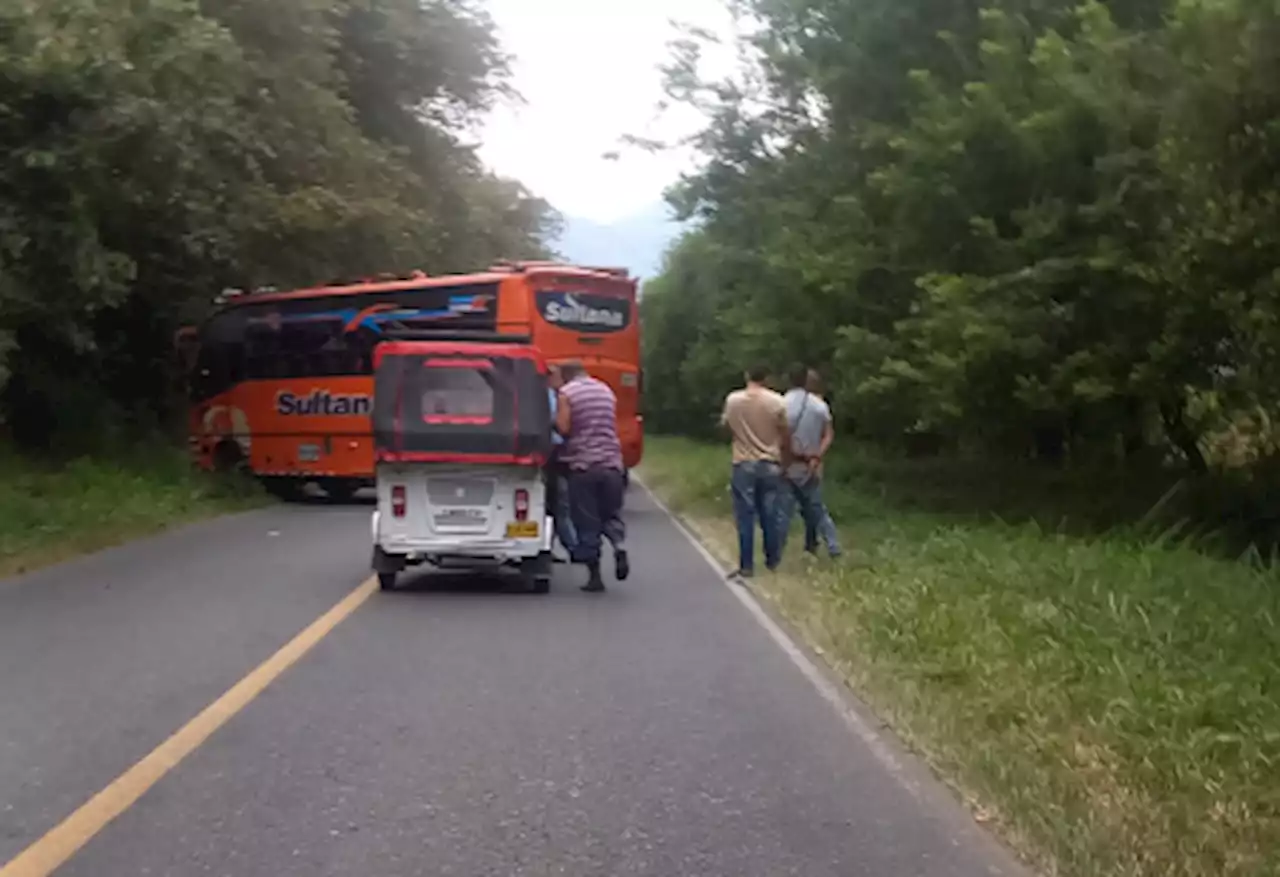 Terror en el Cauca: disidencias instalaron retén ilegal, detuvieron carros, se fotografiaron y dispararon contra el Ejército