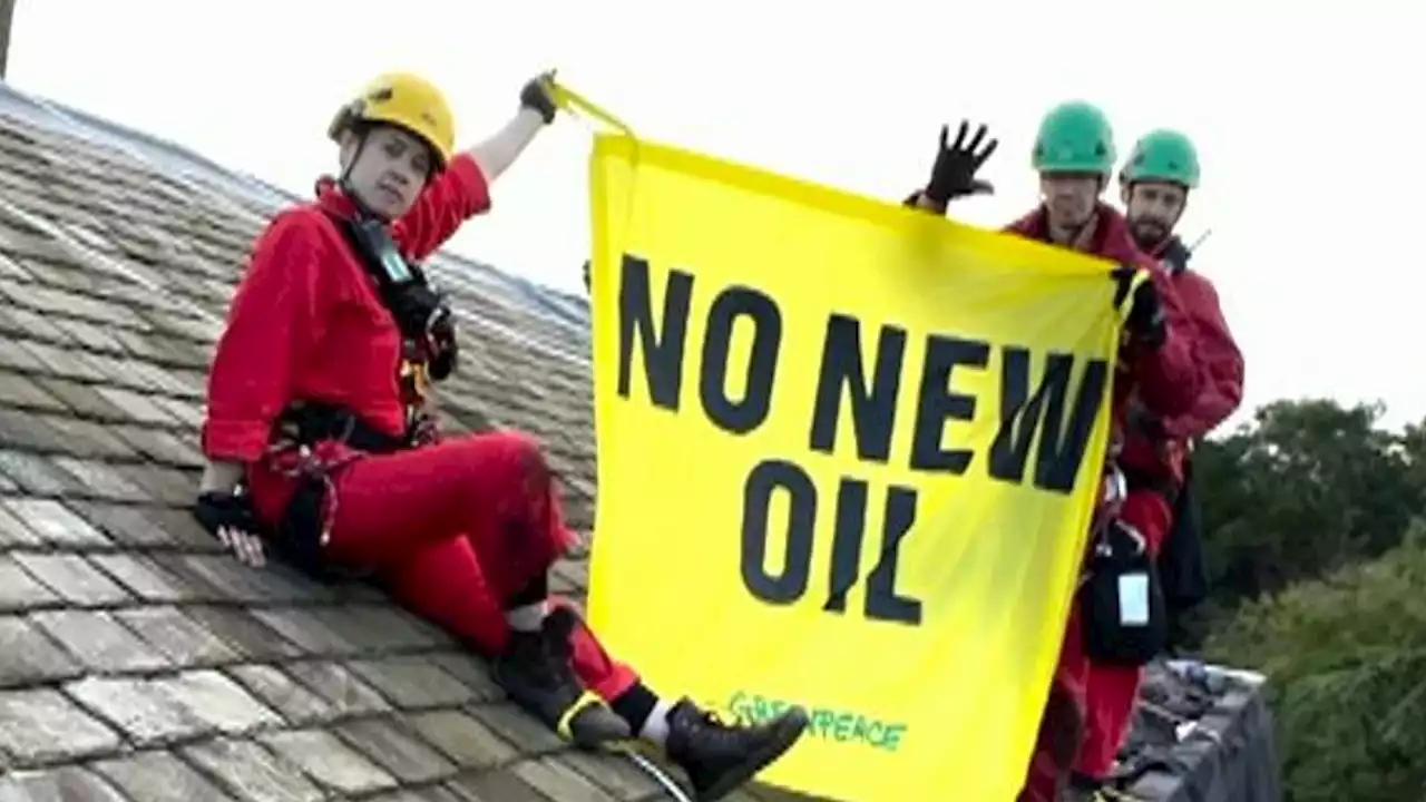 Government cuts ties with Greenpeace after anti-oil protest at PM's mansion