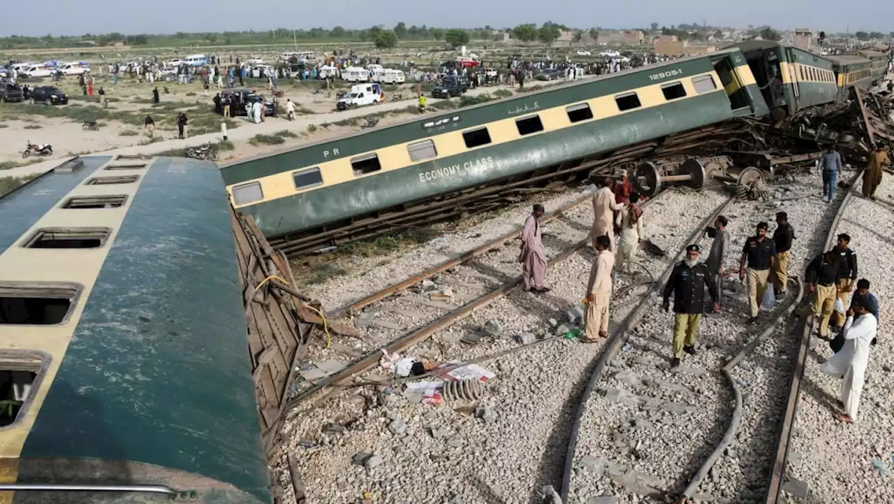 Pakistan passenger train derails, killing at least 30 people, Geo reports