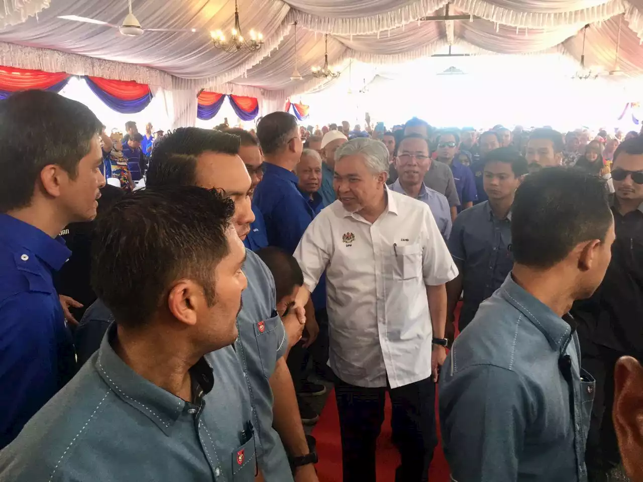 Tawan Putrajaya mimpi Abdul Hadi siang atau malam? -Ahmad Zahid