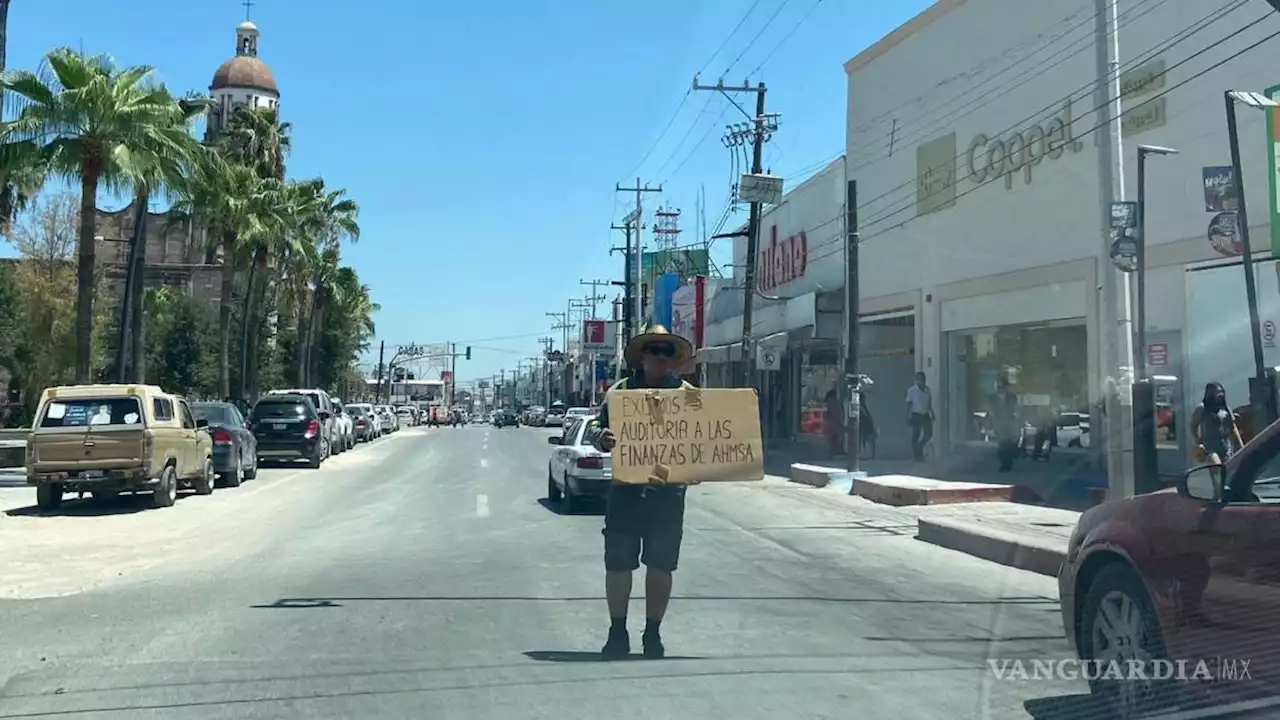 Crisis obliga a obreros de AHMSA a ‘botear’ por calles de Monclova