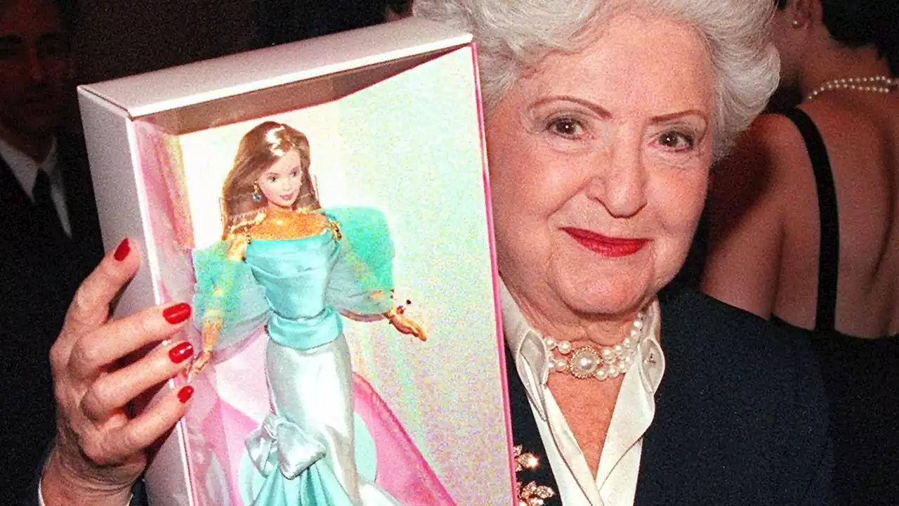 Ruth Handler, la vita tormentata della creatrice di Barbie tra giocattoli sessuali e crimini finanziari