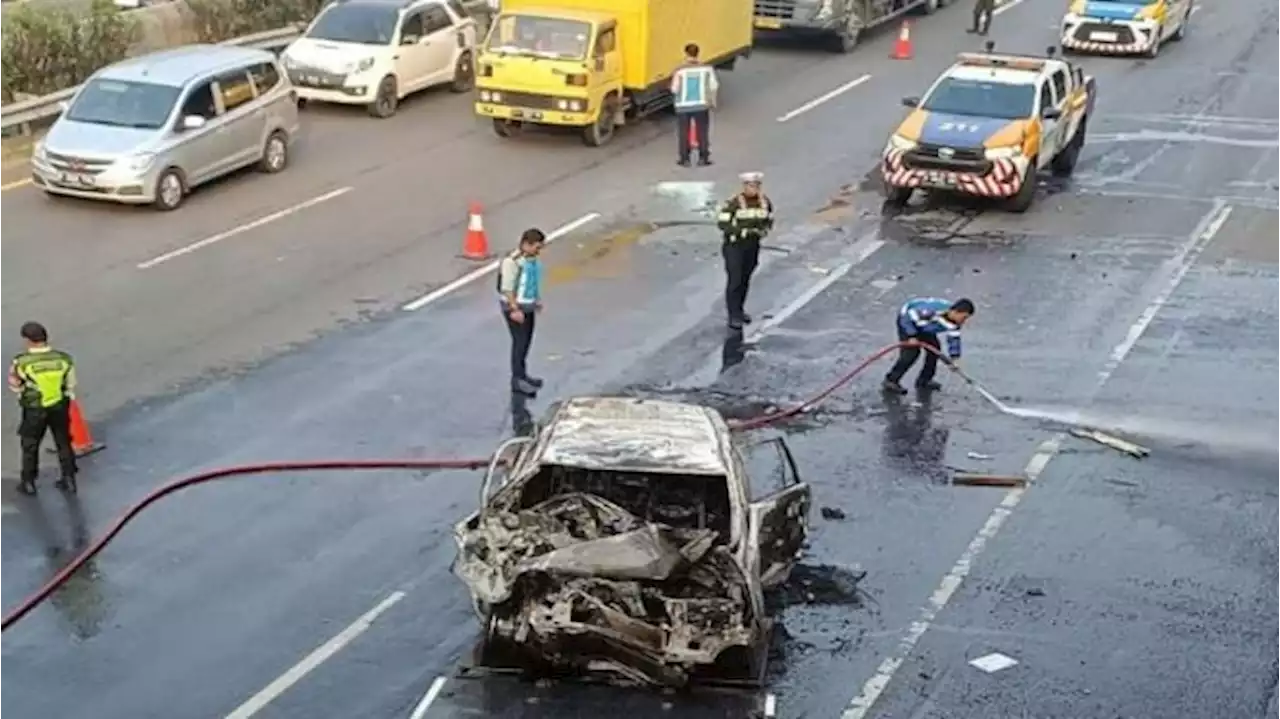 Detik-detik Pengemudi Innova Nyaris Tewas Terpanggang Usai Tabrak Truk di Tol Tangerang