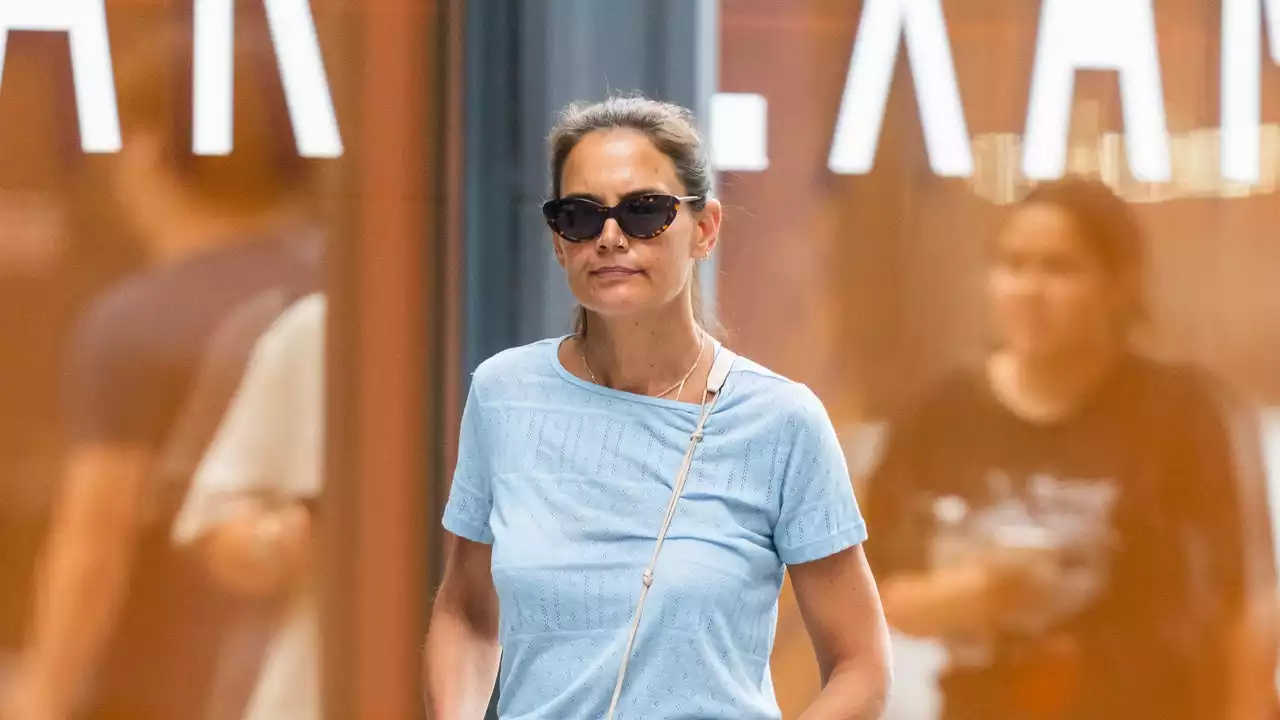 Katie Holmes Joins Hollywood’s Cork Wedge Conspiracy