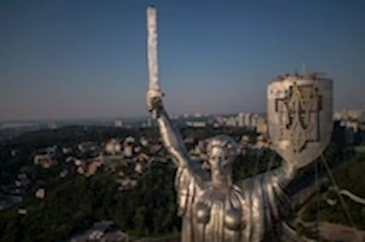 In war against its Soviet past, Ukraine refaces towering Kyiv monument