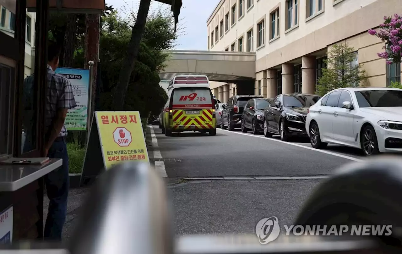 교사 공격범 '학창시절 안 좋은 기억' 주장에 어머니 '망상' | 연합뉴스