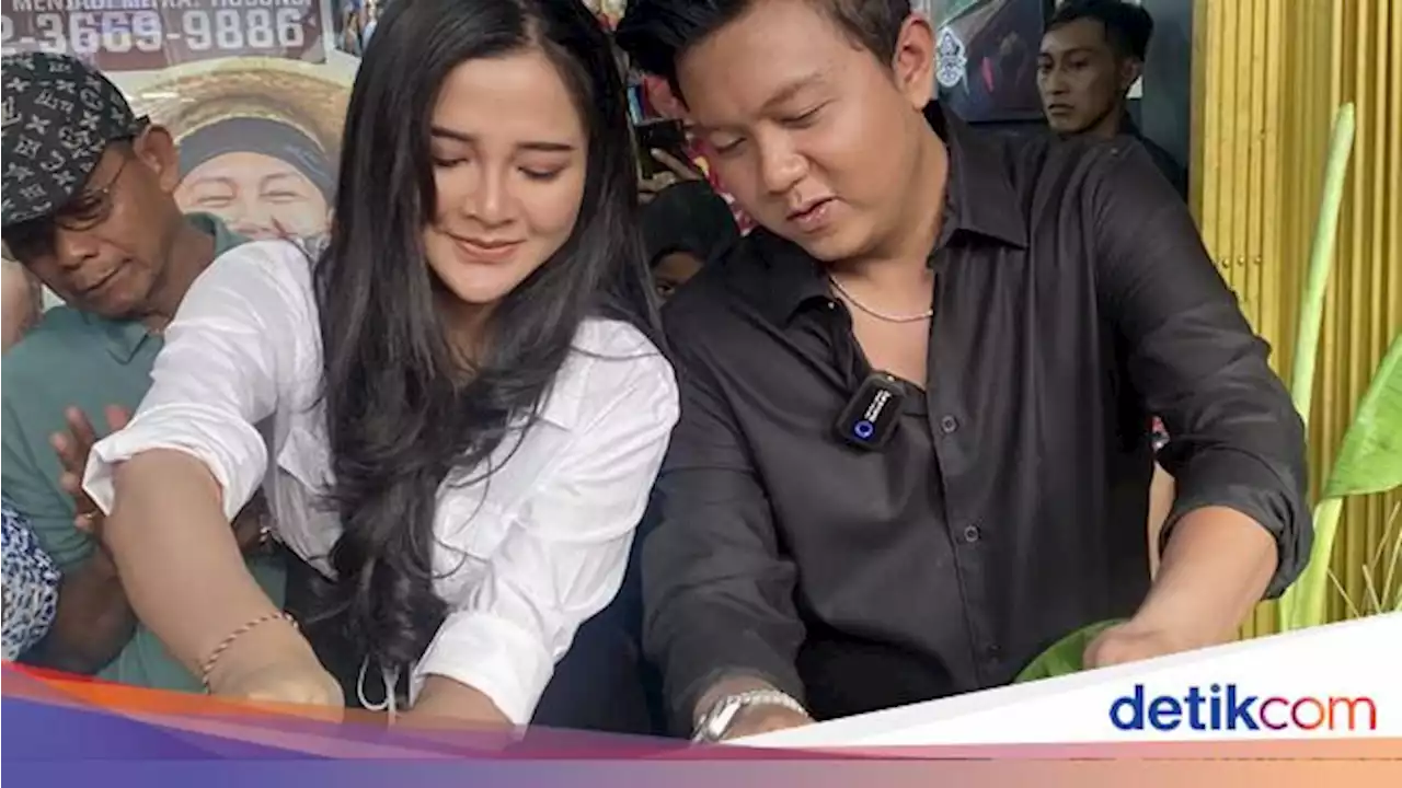 Resmikan Restoran Baru, Denny Caknan Tumpengan Bareng Bella Bonita