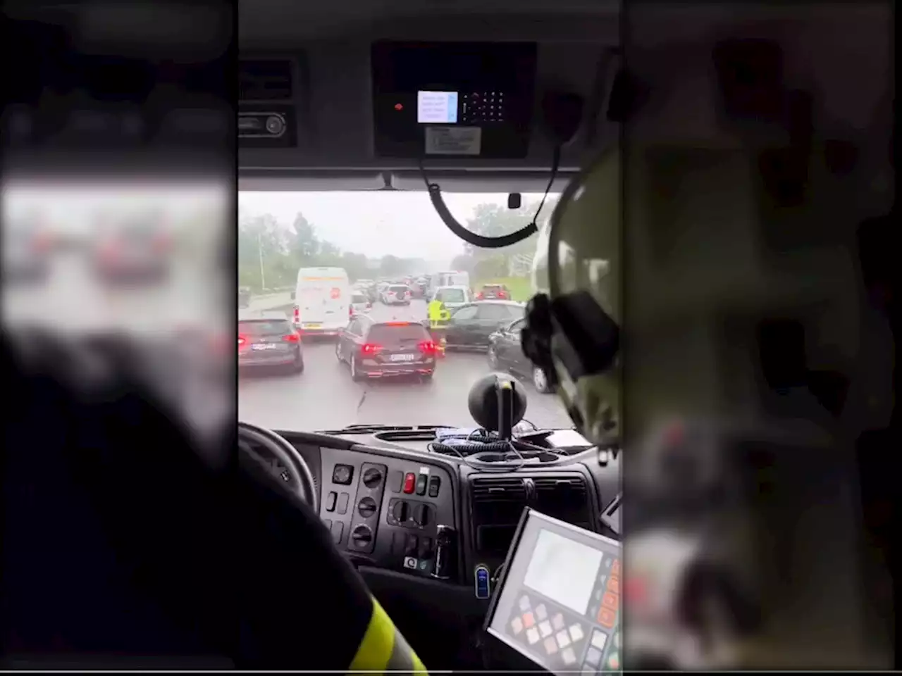 Video macht stinksauer: Autos blockieren Rettungsgasse auf der A8 – deutsches Ehepaar stirbt