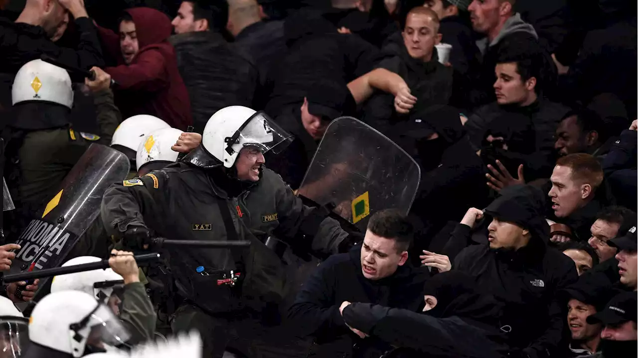 En Grèce, un supporter de foot tué à coups de couteau avant un match de coupe d’Europe