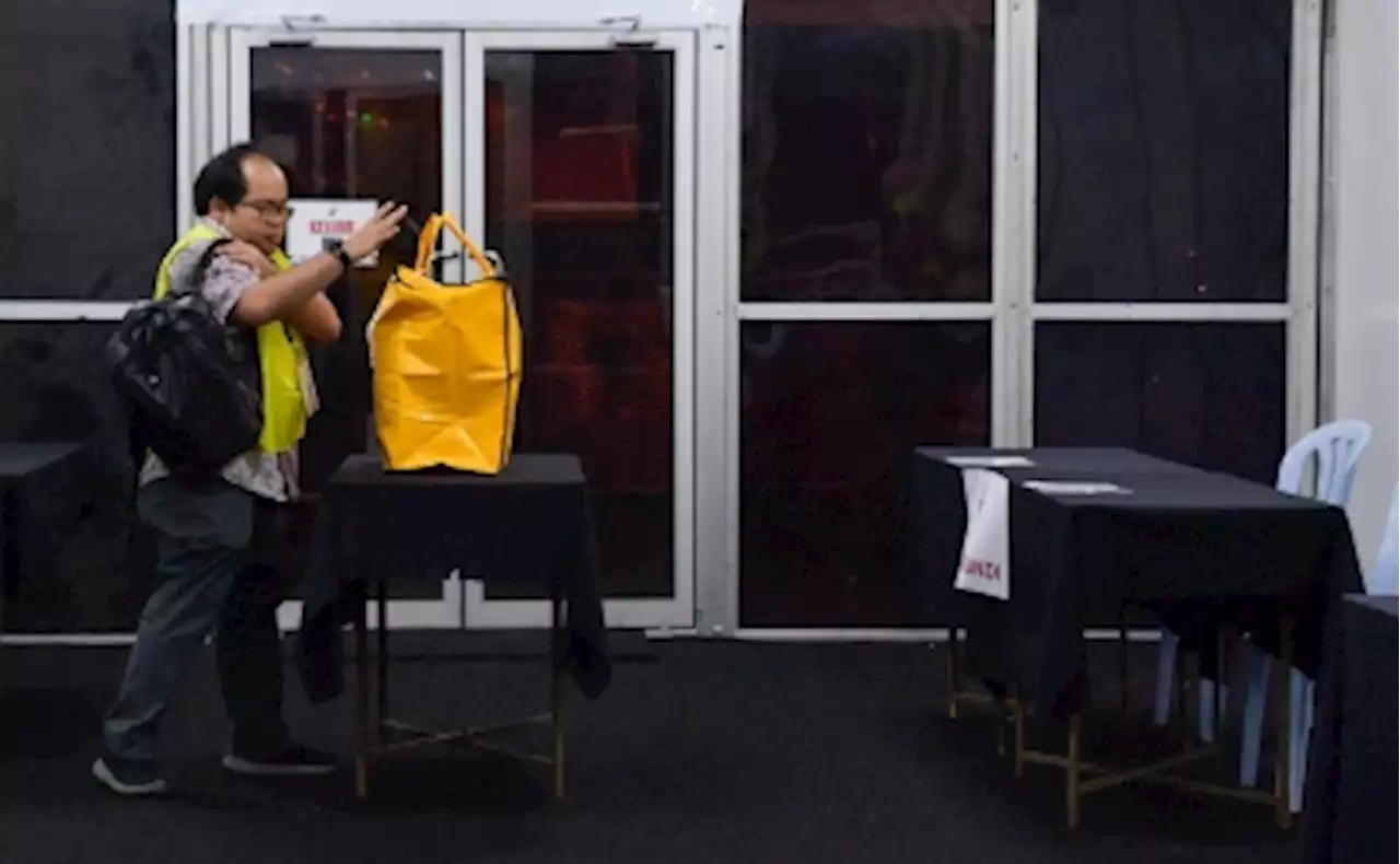 EC: All early voting centres closed at 5pm
