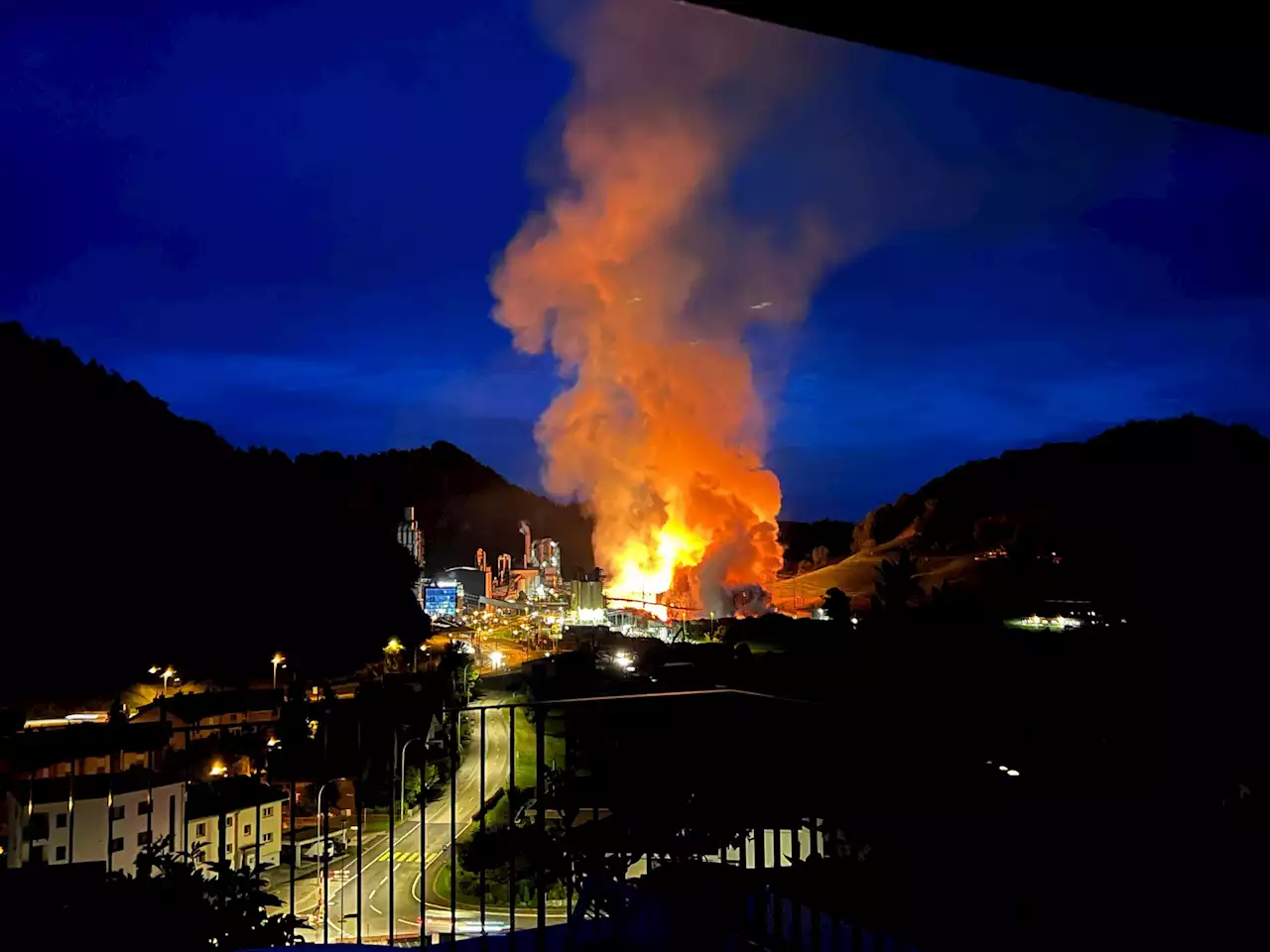 Grossbrand: «Die Löscharbeiten werden noch Stunden dauern»