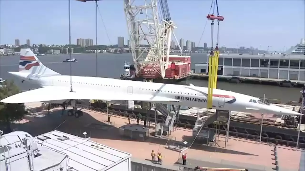 Crane removes British Airways Concorde from Intrepid Museum for restoration in Brooklyn