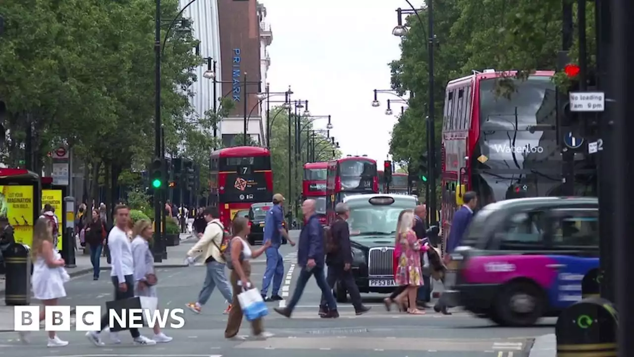 Oxford Street: Met dispersal powers in place over disorder rumours