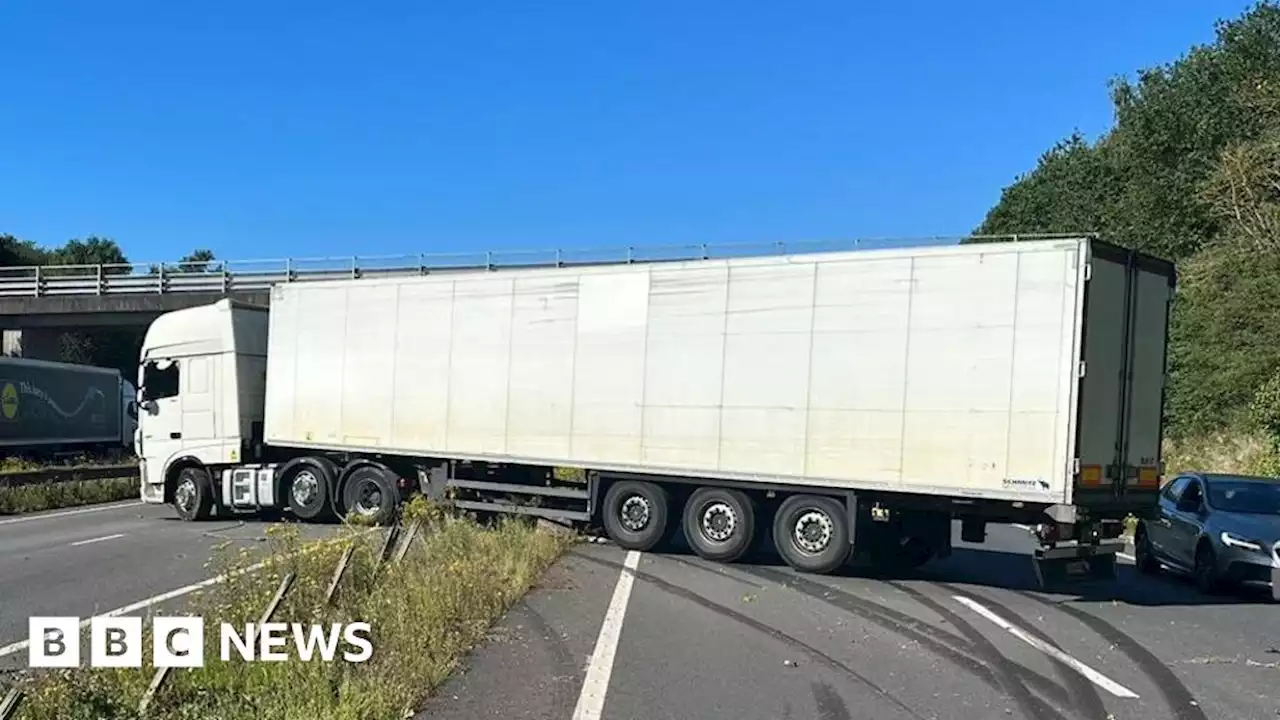 Lorry near Silverstone crashes through A43 central reservation