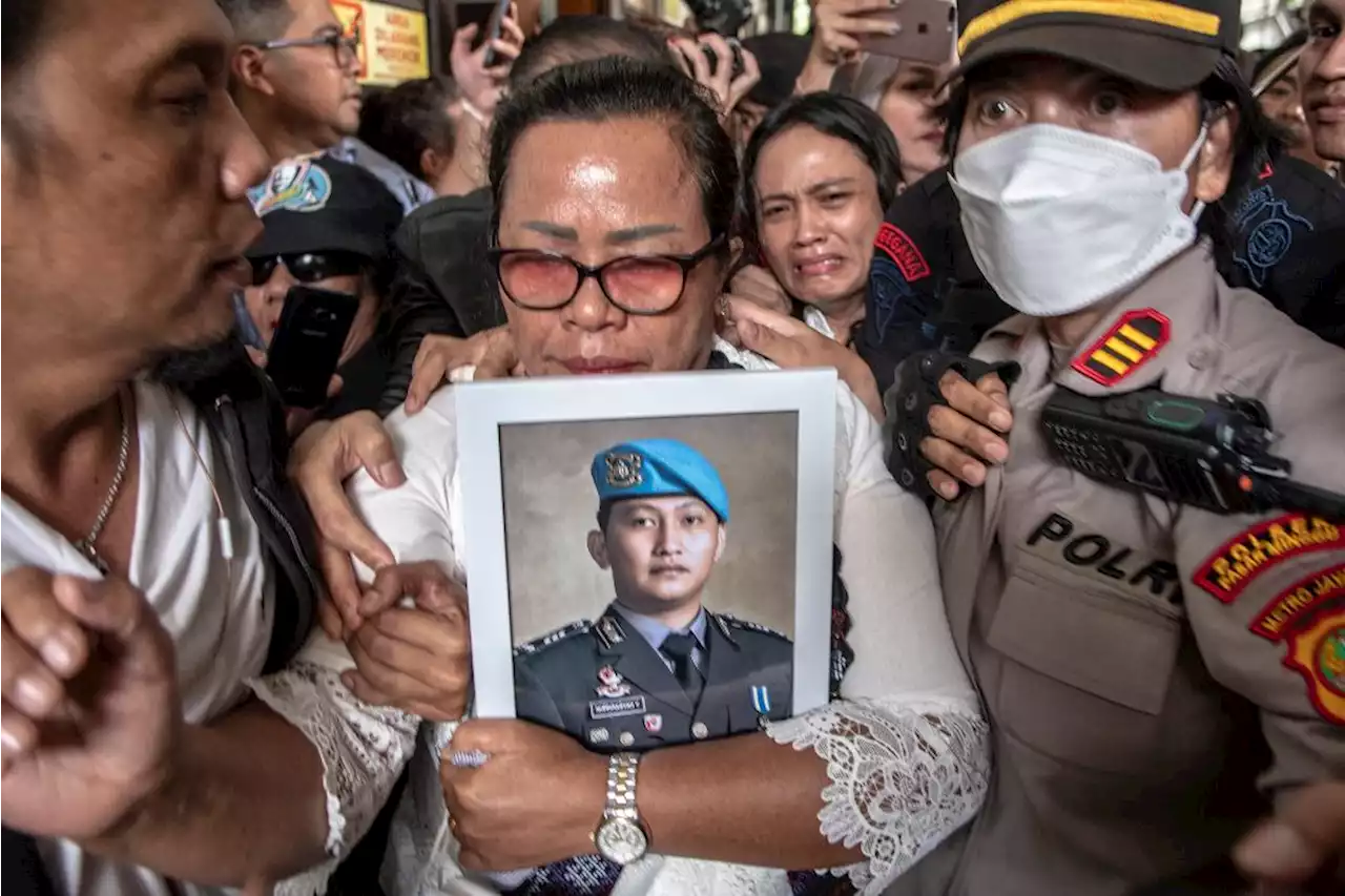 Keluarga Brigadir J Sudah Menduga Sambo Lolos Hukuman Mati: Kami Tahu Lobi-lobi Politik