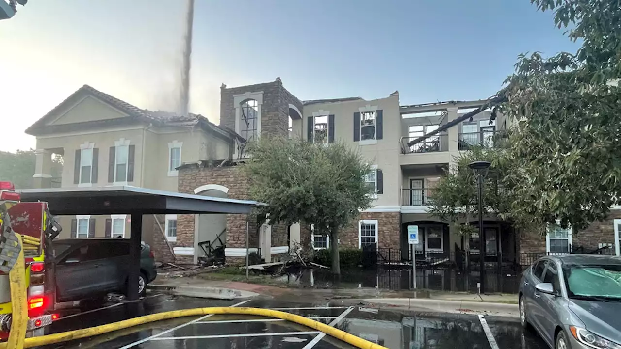 Grass fire destroys building and forces hundreds to flee near Cedar Park apartments