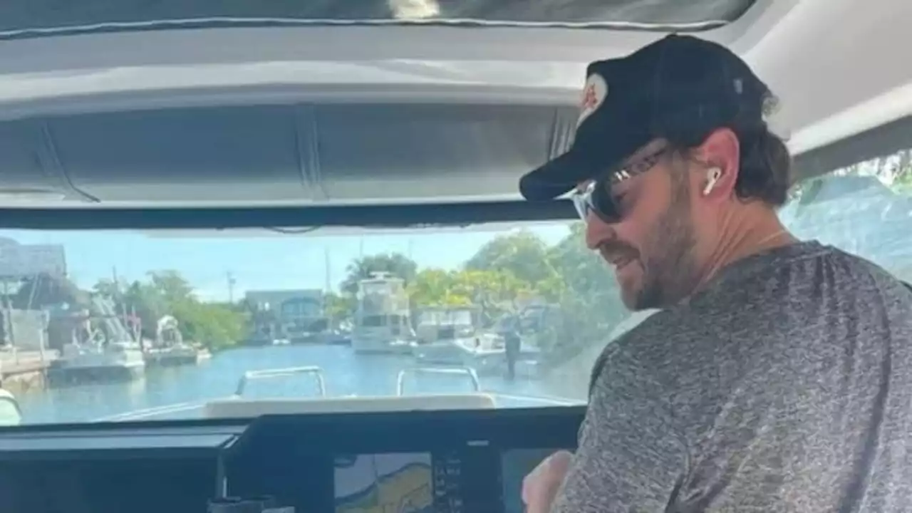 32-year-old earns $39,000 a month renting his 2 boats to strangers with minimal effort