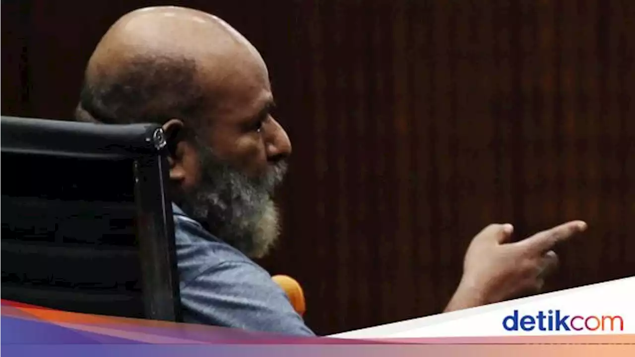 Lukas Enembe: Saya Lebih Banyak Berobat di Singapura daripada Main Judi