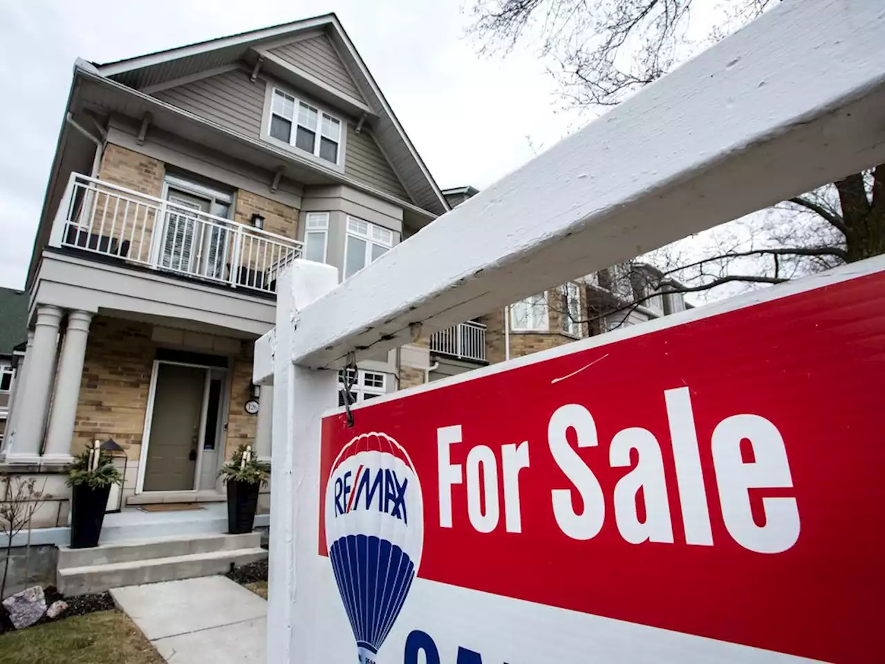 Posthaste: Housing market faces 'bumpy' road amid high interest rates, RBC says