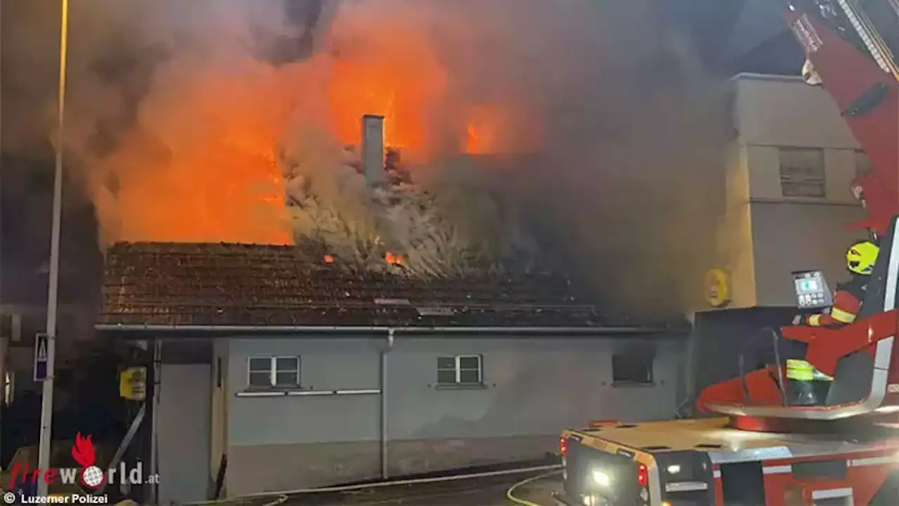 Schweiz: Anbau eines ehemaligen Gasthauses in Udligenswil in Brand