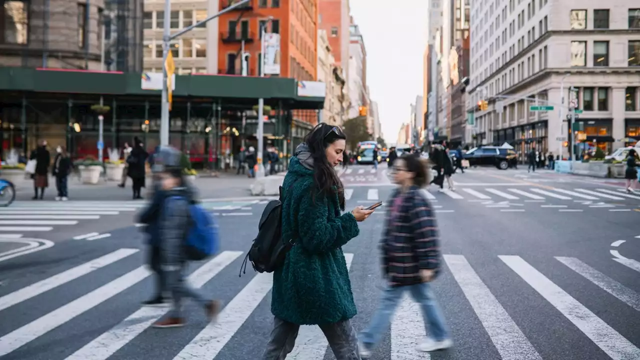 Young people more prone to falling while texting and walking, study finds