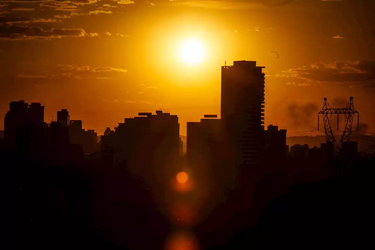 Saem os cachecóis entram os shorts: América do Sul experimenta altas temperaturas em pleno inverno