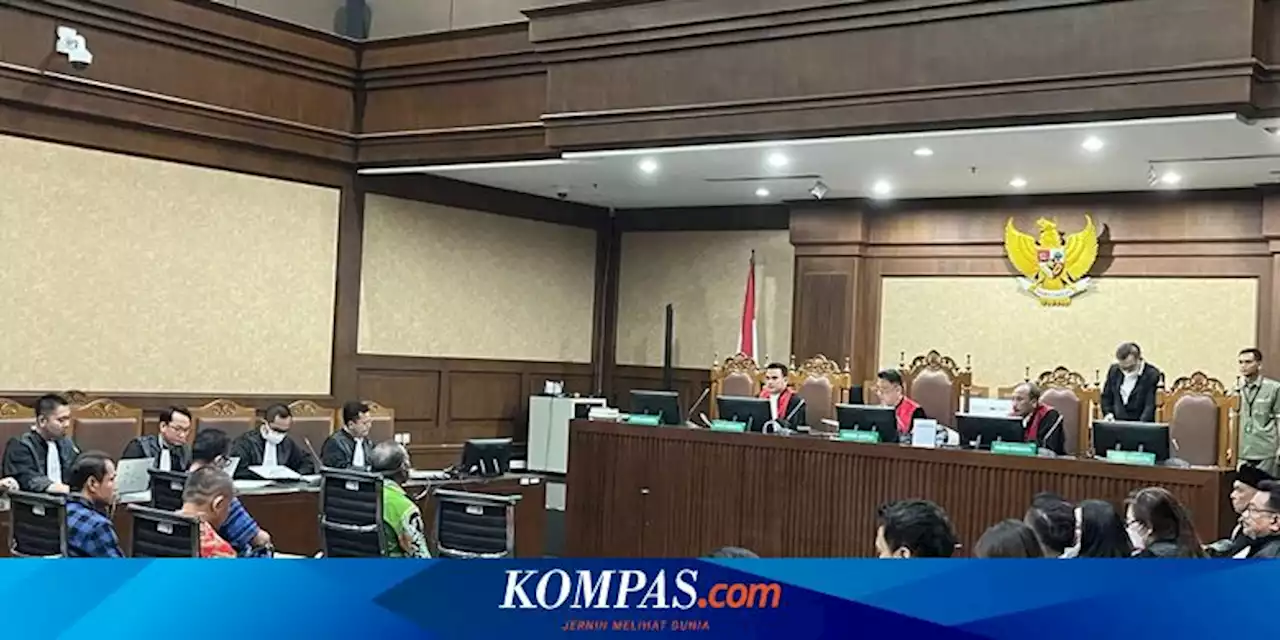 Ditanya Hakim, Lukas Enembe Sebut Lebih Sering Berobat Ketimbang Judi di Singapura