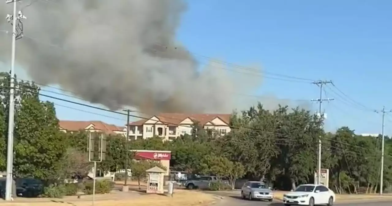 Brush fire in Cedar Park prompts evacuations at apartment complex