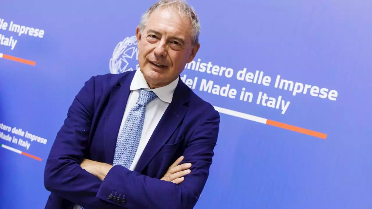 Ryanair: decreto su voli è ridicolo, illegale, cancellarlo. L’ad Wilson: “Interferisce con il libero mercato”. Urso: pronti a migliorarlo