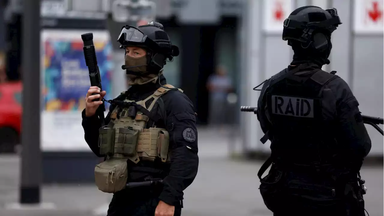 À Marseille, trois policiers du Raid toujours en garde à vue après la mort d’un homme pendant les émeutes