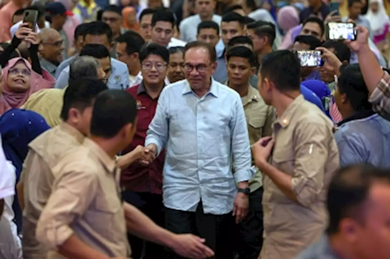 PM Anwar: Govt striving to find funds to cover salary adjustment of private sector workers