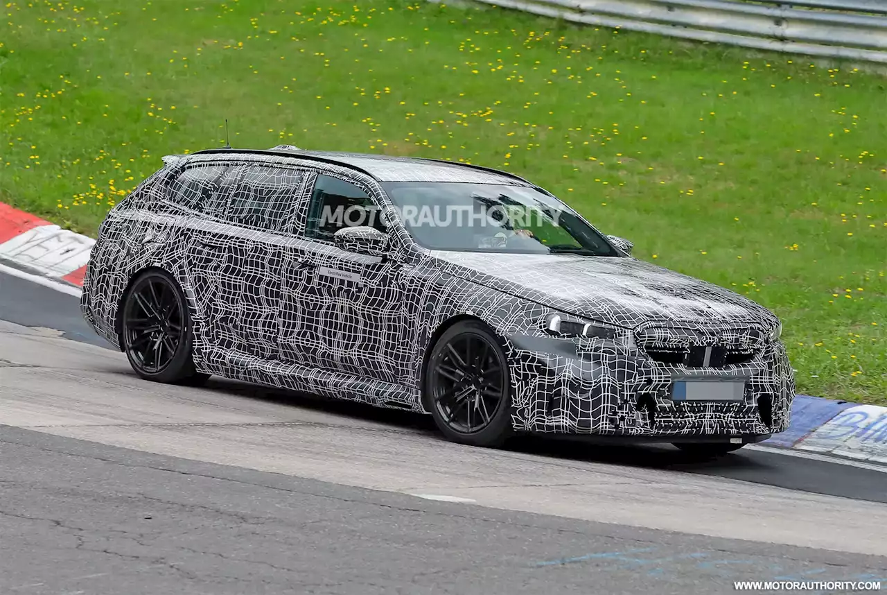 2025 BMW M5 Touring spy shots