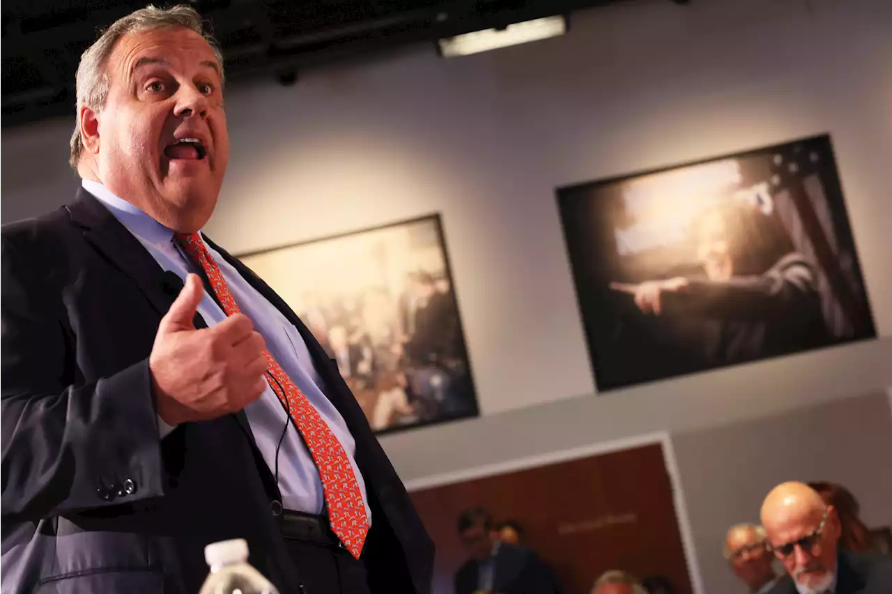 Chris Christie Dares Trump to Say 'Fat Pig' Jab to His Face