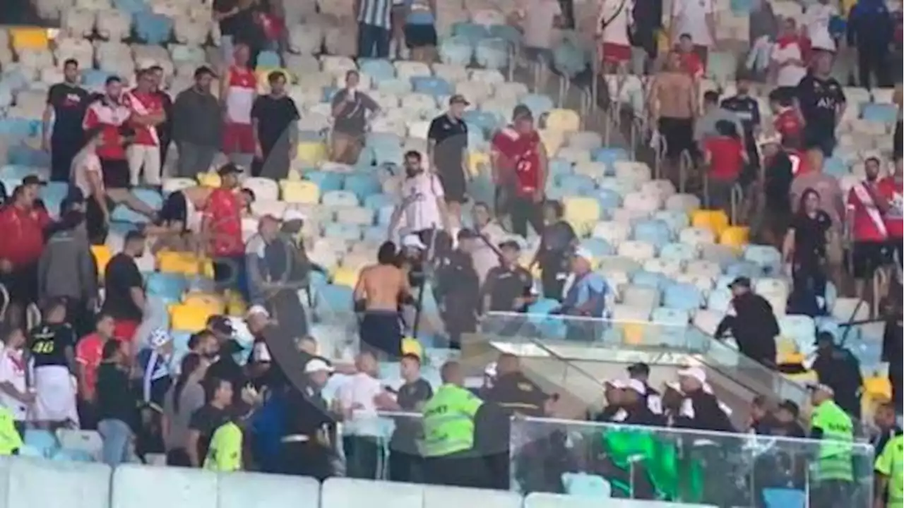 Pánico y caos en Fluminense vs. Argentinos: policía disparó a quemarropa contra hinchas - Pulzo